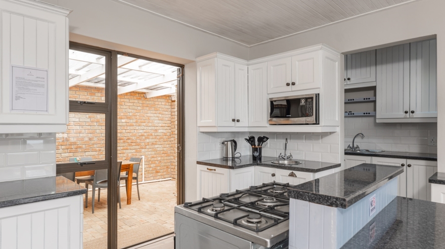 6 Bedroom Property for Sale in Agulhas Western Cape